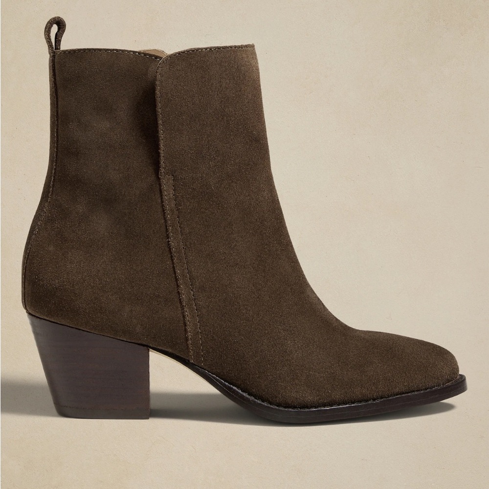 Banana Republic Suede Casual Ankle Bootie Olive size 10